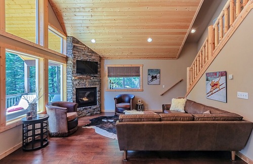 Ronald Villa | Rustic Luxury! Upgraded Custom Chalet is Private yet close in. Dogs welcome!