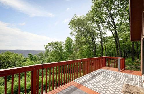 Paw Paw House | Rustic-Modern Chalet w/Fire Pit, Deck & Views in Slanesville, WV