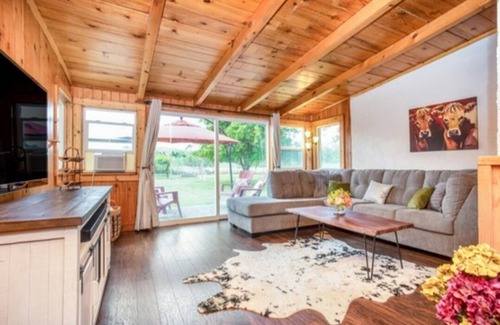 Milton-Freewater Other | Rustic modern farmhouse. Enjoy the peace and privacy of Uribe farm.