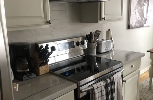 Jackson House | Rustic modern w/mountain views, creek, hiking, biking + 2 blocks to ski shuttle