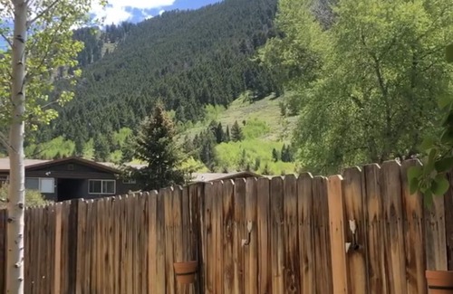 Jackson House | Rustic modern w/mountain views, creek, hiking, biking + 2 blocks to ski shuttle