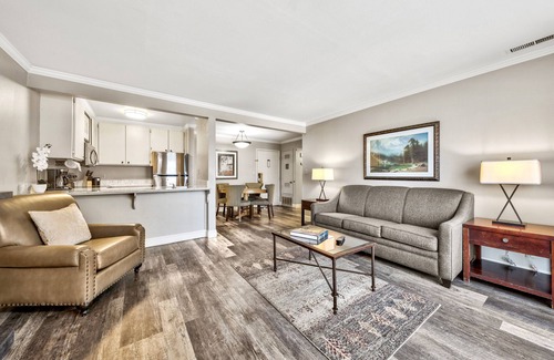 South Lake Tahoe Condo | Rustic Mountain Condo | Near Ski Lifts