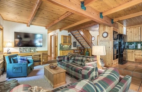 Shingletown Cabin | Rustic Mountain Cabin - 9 Miles to Lassen Park-EV Charging
