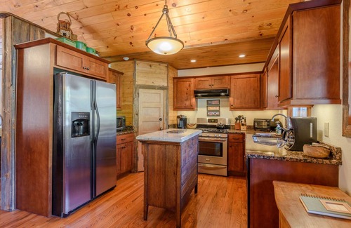Banner Elk Cabin | Rustic Mountain Cottage Near Downtown