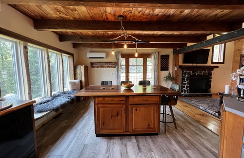 Florence Cottage | Rustic Mountain View Cottage