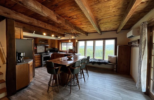 Florence Cottage | Rustic Mountain View Cottage