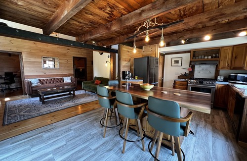 Florence Cottage | Rustic Mountain View Cottage