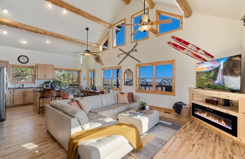 Fort Collins House | Rustic Mtn Home near Marina | Lake & City Views!