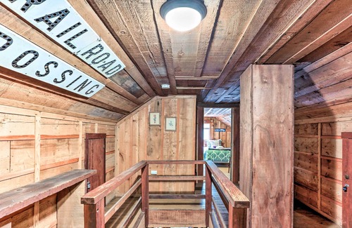 Sugar Pine Cabin | Rustic Oakhurst Cabin ~ 8 Mi to Yosemite NP!
