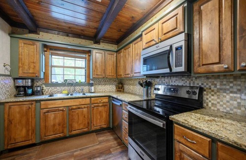Broken Bow Cabin | Rustic & Peaceful Bent Pine Lodge- Newly Updated