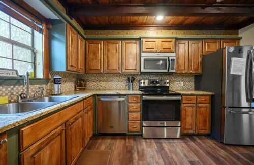Broken Bow Cabin | Rustic & Peaceful Bent Pine Lodge- Newly Updated