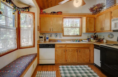 Pine Cove House | Rustic Pine Manor