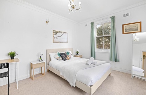 Maroubra South House | Rustic Queen Room - Seconds to Stores & Eateries - Shared Bathroom
