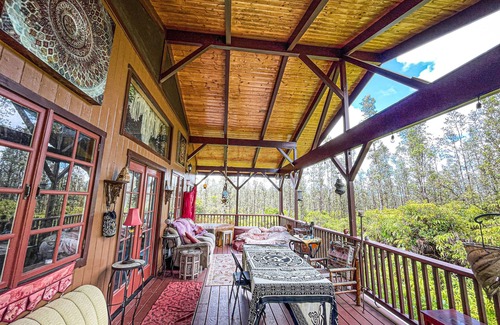 Hawaiian Acres Cottage | Rustic Relaxation Retreat Fairytale Haven near Volcano! Eco-Friendly on 2 Acres!
