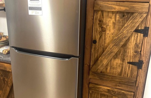 Carlsbad House | Rustic Retreat 2BR Getaway: Modern Comfort, Wi-Fi & More