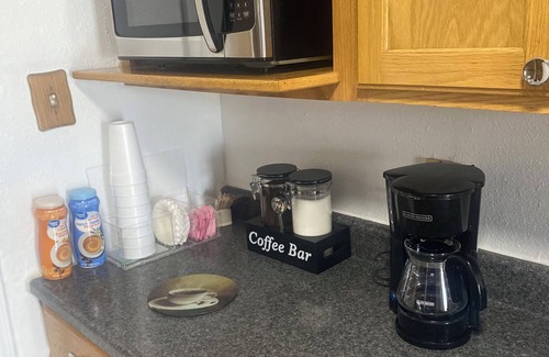 Carlsbad House | Rustic Retreat 2BR Getaway: Modern Comfort, Wi-Fi & More