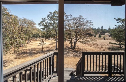 Mosier House | Rustic Retreat - 3 Bedrooms, 3 Bathrooms - Beautiful Cabin on 5 Acres of Land
