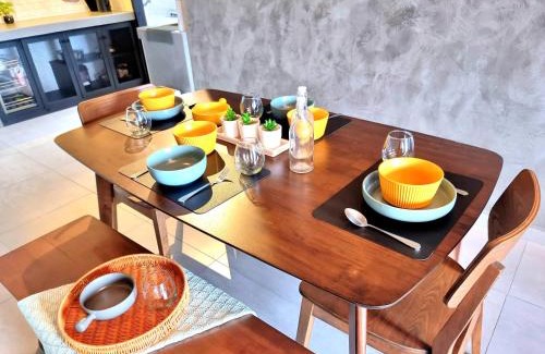 Malacca City Apartment | Rustic Retreat 3R2B Infinity Pool/Wifi/Jonker 8min