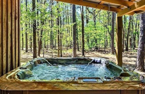 Broken Bow Cabin | Rustic Retreat in Hochatown | Starlit Hot Tub