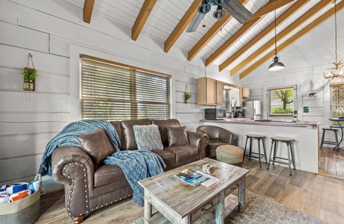 Gatlinburg - Pigeon Forge Cabin | Rustic Retreat in the Smokies