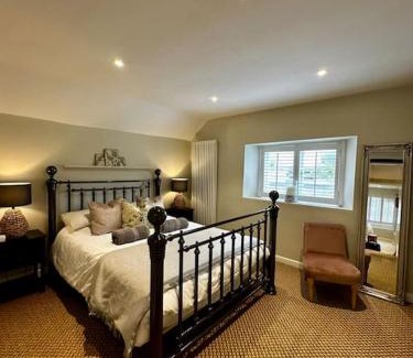 Beckington House | Rustic retreat in the Somerset countryside