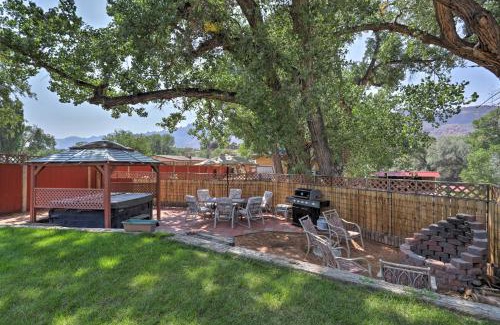 Moab South Valley House | Rustic Retreat Moab Townhome with Grill and Fire Pit
