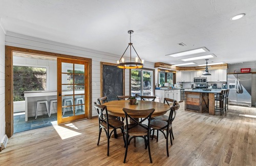 McCall House | Rustic Retreat - Near downtown, parks & hospital - Hot tub - 5 bd