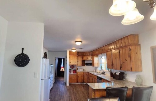 Canyon House | Rustic retreat-near the Canyon