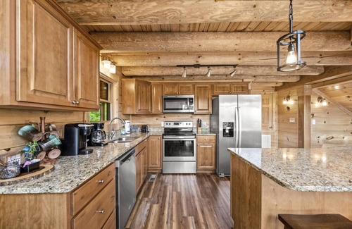 Chalet Village North Cabin | Rustic Retreat · New Listing! 4bed, 5 bath in the heart of it all, vastly amazing views!