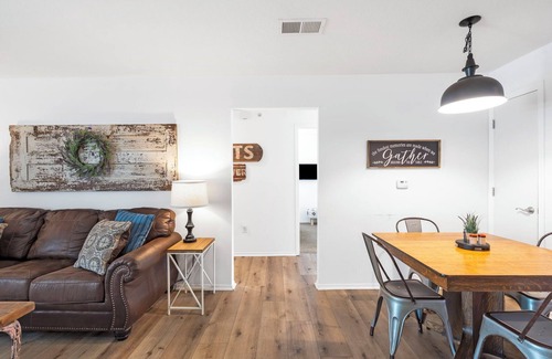 Branson Condo | Rustic Retreat – Private Retreat in the Heart of Branson! Just 10 Min to Silver