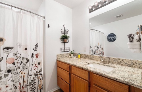 Branson Condo | Rustic Retreat – Private Retreat in the Heart of Branson! Just 10 Min to Silver