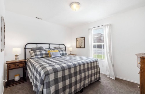 Branson Condo | Rustic Retreat – Private Retreat in the Heart of Branson! Just 10 Min to Silver