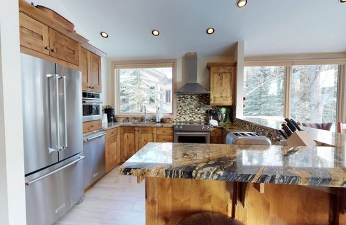 Vail Condo | Rustic Retreat: Stunning Views & Grand Hyatt Amenities