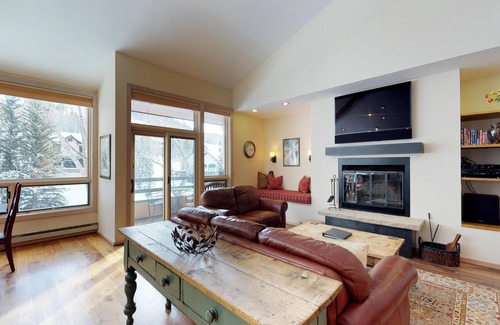 Vail Condo | Rustic Retreat: Stunning Views & Grand Hyatt Amenities
