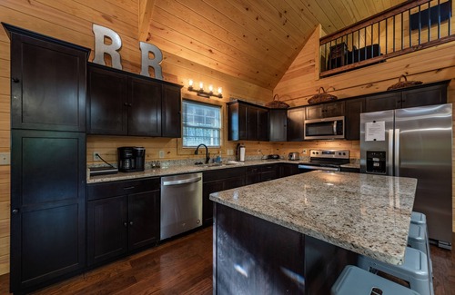 Mentone Cabin | RUSTIC RETREAT w/Hot Tub - Rest and Relaxation for the Entire Family Sleeps 14