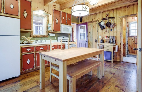 Gloversville Cabin | Rustic Retreat: Walk to Great Sacandaga Lake!