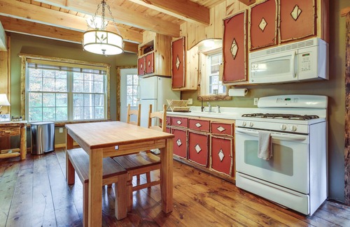 Gloversville Cabin | Rustic Retreat: Walk to Great Sacandaga Lake!