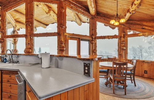 Harding-Birch Lakes House | Rustic Retreat With Stunning Mountain Views 3 Bedroom Home