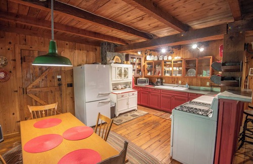 Warrensville Cabin | Rustic Retreat - Wood Burning Fireplace - Short Drive To New River - 20 Min to WJ
