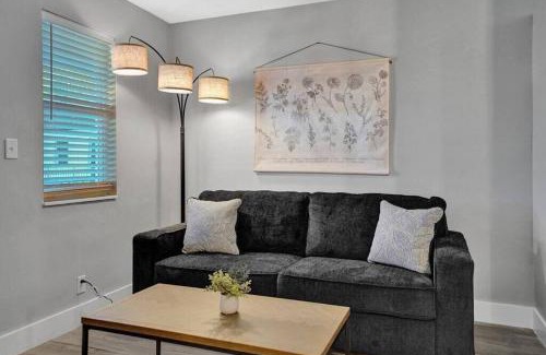 Poinciana Park Apartment | Rustic Retreats Beachy 1BR for 4 guests in the heart of Fort Lauderdale