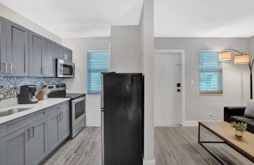 Poinciana Park Apartment | Rustic Retreats Beachy 1BR for 4 guests in the heart of Fort Lauderdale
