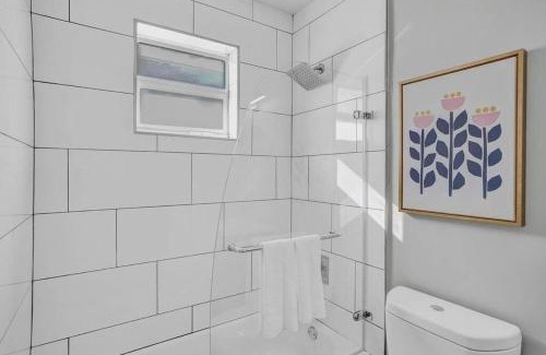 Poinciana Park Apartment | Rustic Retreats Beachy 1BR for 4 guests in the heart of Fort Lauderdale