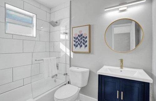 Poinciana Park Apartment | Rustic Retreats Beachy 1BR for 4 guests in the heart of Fort Lauderdale