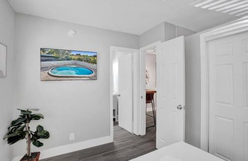 Poinciana Park Apartment | Rustic Retreats Beachy 1BR for 4 guests in the heart of Fort Lauderdale