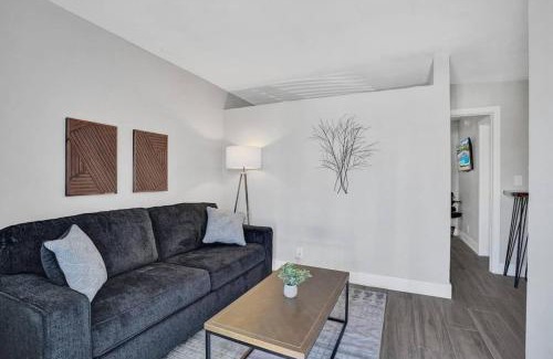 Poinciana Park Apartment | Rustic Retreats Beachy 1BR for 4 guests in the heart of Fort Lauderdale