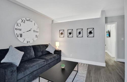 Poinciana Park Apartment | Rustic Retreats Cozy 1BR For 4 Guests In The Heart Of Fort Lauderdale