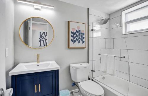 Poinciana Park Apartment | Rustic Retreats Modern 1BR For 4 Guests Minutes From Las Olas