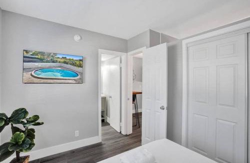 Poinciana Park Apartment | Rustic Retreats Modern 1BR for 4 guests in the heart of Fort Lauderdale