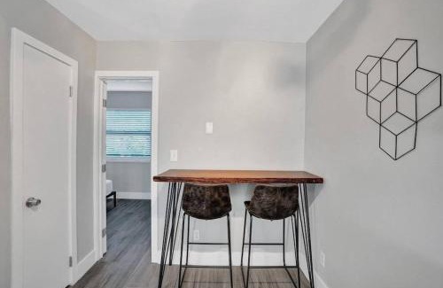 Poinciana Park Apartment | Rustic Retreats Modern 1BR for 4 guests in the heart of Fort Lauderdale