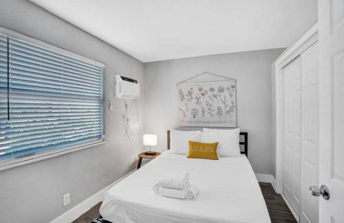 Poinciana Park Apartment | Rustic Retreats Modern 1BR for 2 guests in the heart of Fort Lauderdale